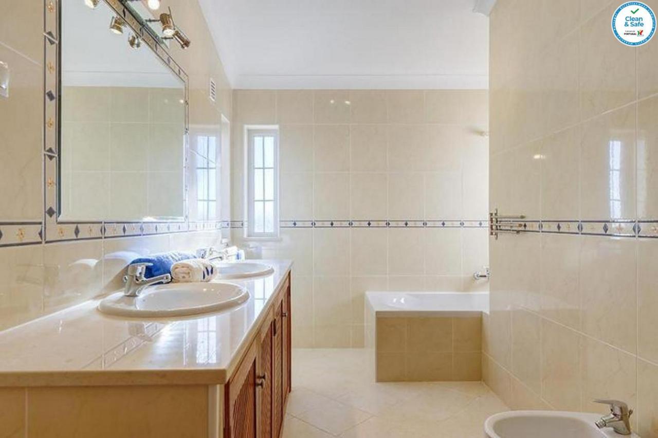Villa Mikael - Free Wi-Fi - Aircon - Private Pool By Bedzy Albufeira Ngoại thất bức ảnh